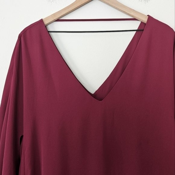 Cupcakes & Cashmere Revolve Suki cape red wine Vneck mini dress size L - Picture 4 of 9